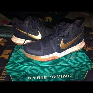 Basketball shoes